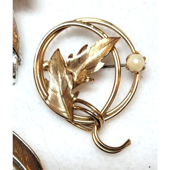 Vtg Leaves Faux Pearl Brooch 4 pc Sizable Lot Mid Century Goldtone Silvertone - Picture 3 of 7